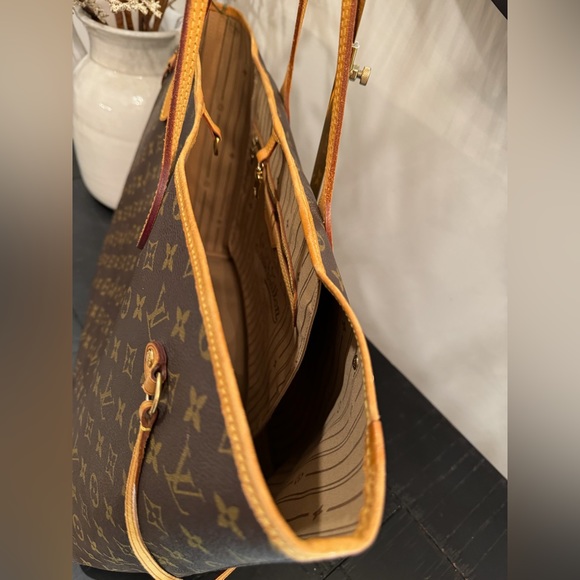 SOLD-Louis Vuitton Monogram Neverfull GM - Picture 7 of 11